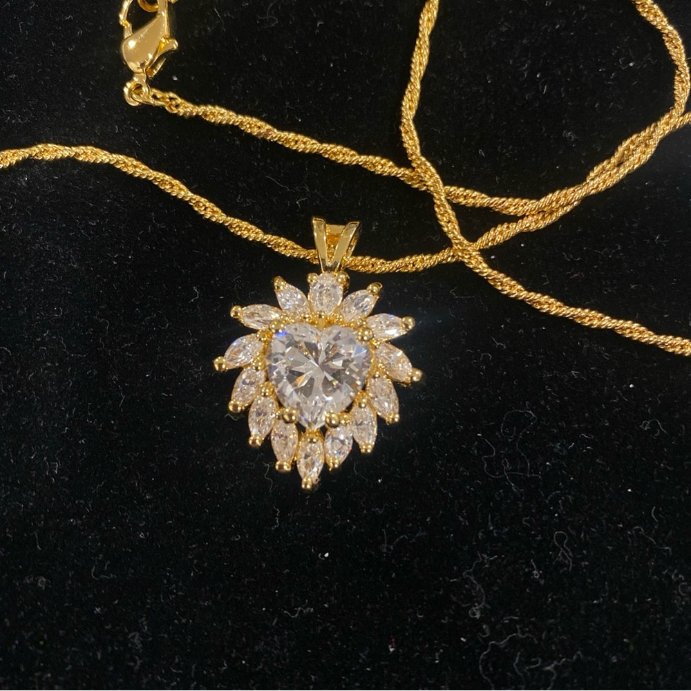 Extremely rare Avon Elizabeth Taylor collection necklace with CZ NWOT